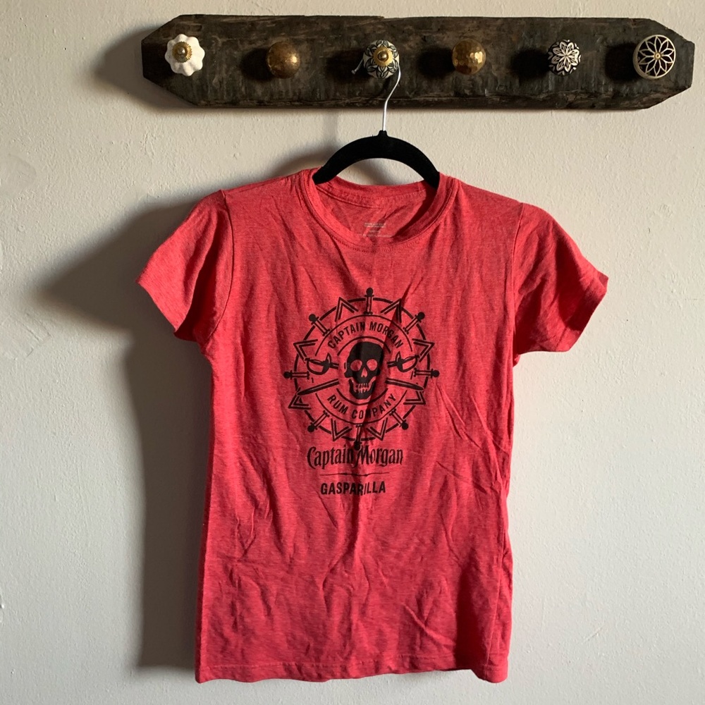 Small Captain Morgan gasparilla T-shirt